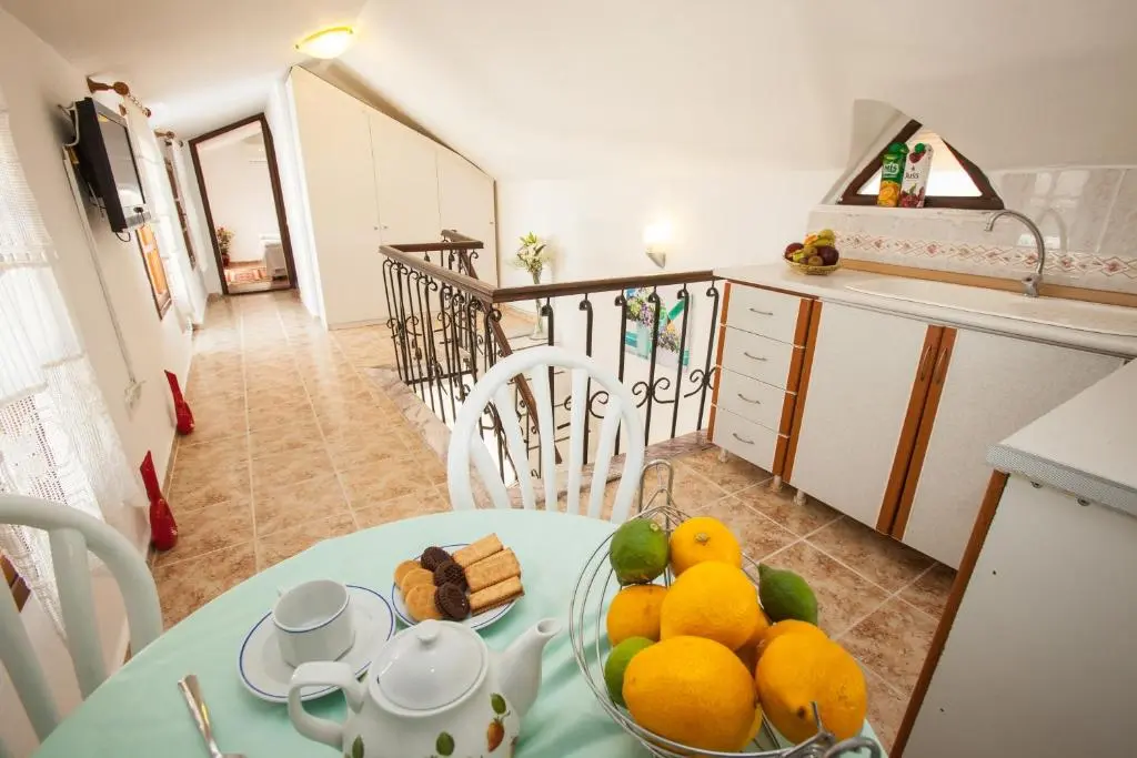 Fitted kitchen